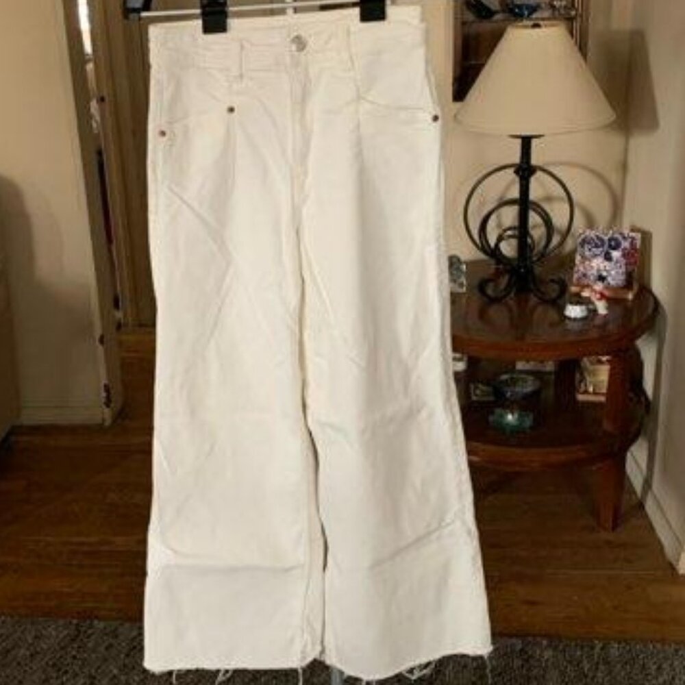 Zara Wide Legged Raw Hem white jeans